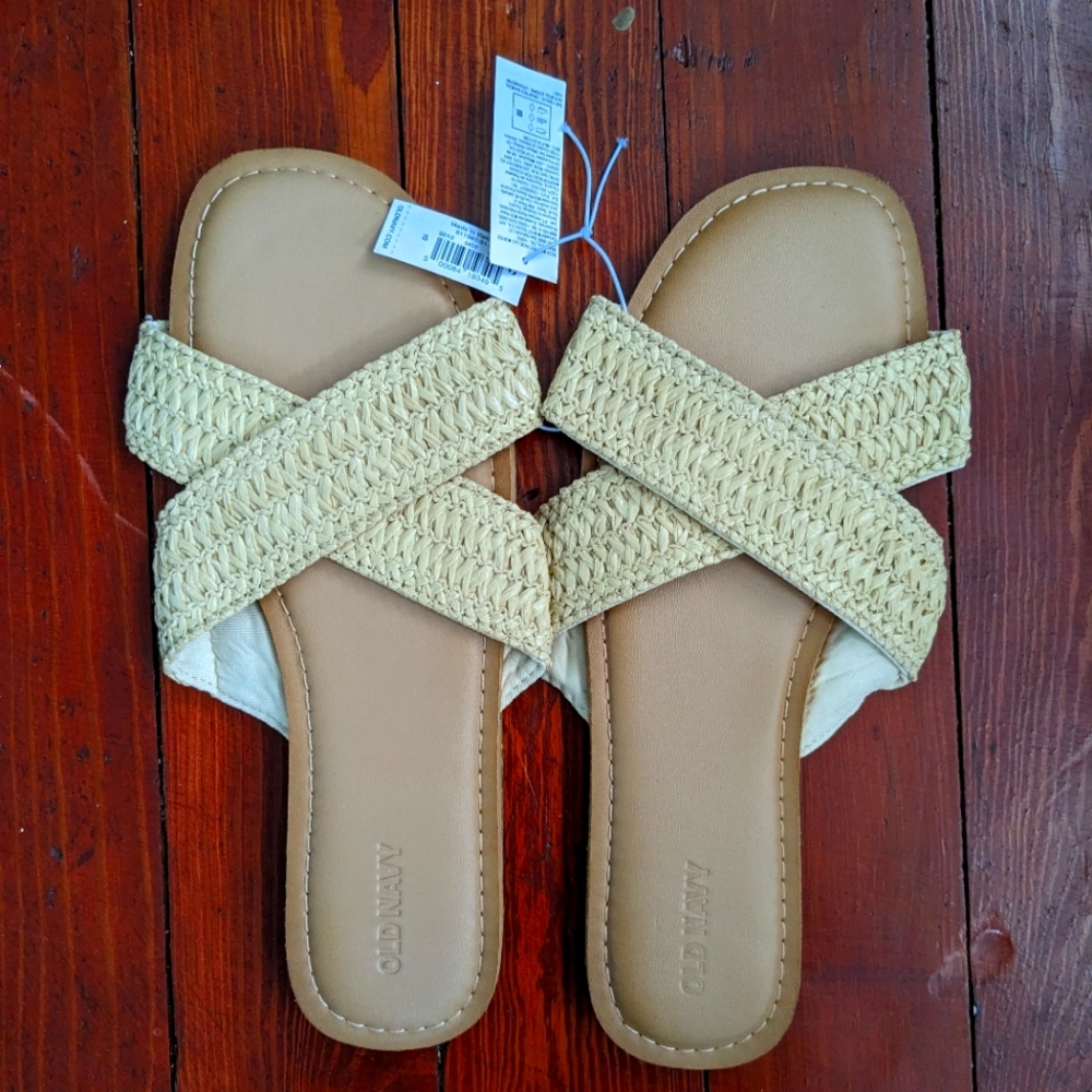 Old Navy Criss cross Sandals size 10